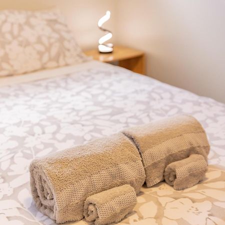 Back Garden Flat With Free On Street Parking And Fiber Wifi - 15 Mins To Ferry, Stadium, Cbd Wellington Bagian luar foto