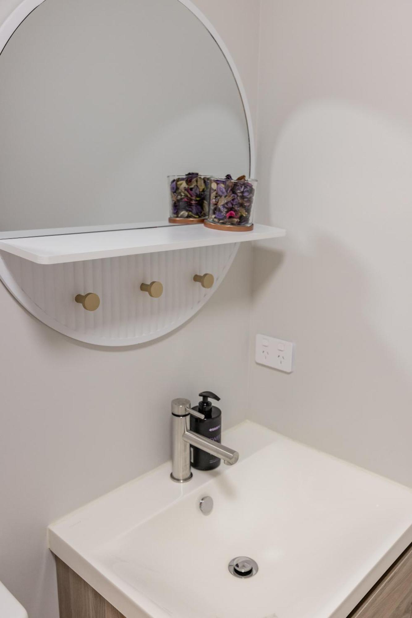 Back Garden Flat With Free On Street Parking And Fiber Wifi - 15 Mins To Ferry, Stadium, Cbd Wellington Bagian luar foto