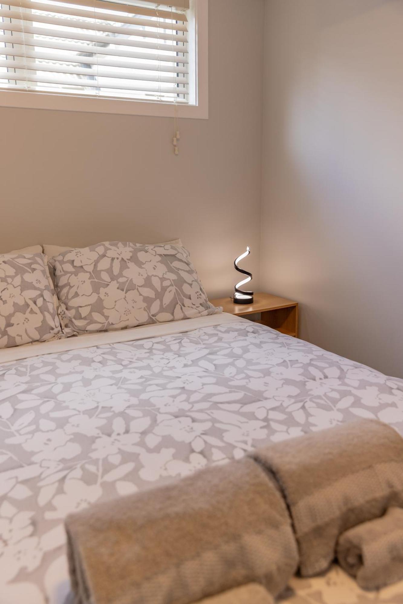 Back Garden Flat With Free On Street Parking And Fiber Wifi - 15 Mins To Ferry, Stadium, Cbd Wellington Bagian luar foto